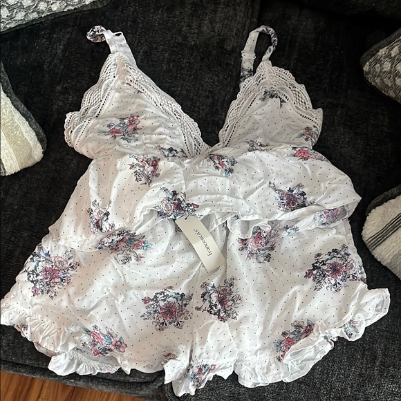 Altar'd State White and Pink Chemise with Ruffled Details - Picture 1 of 6